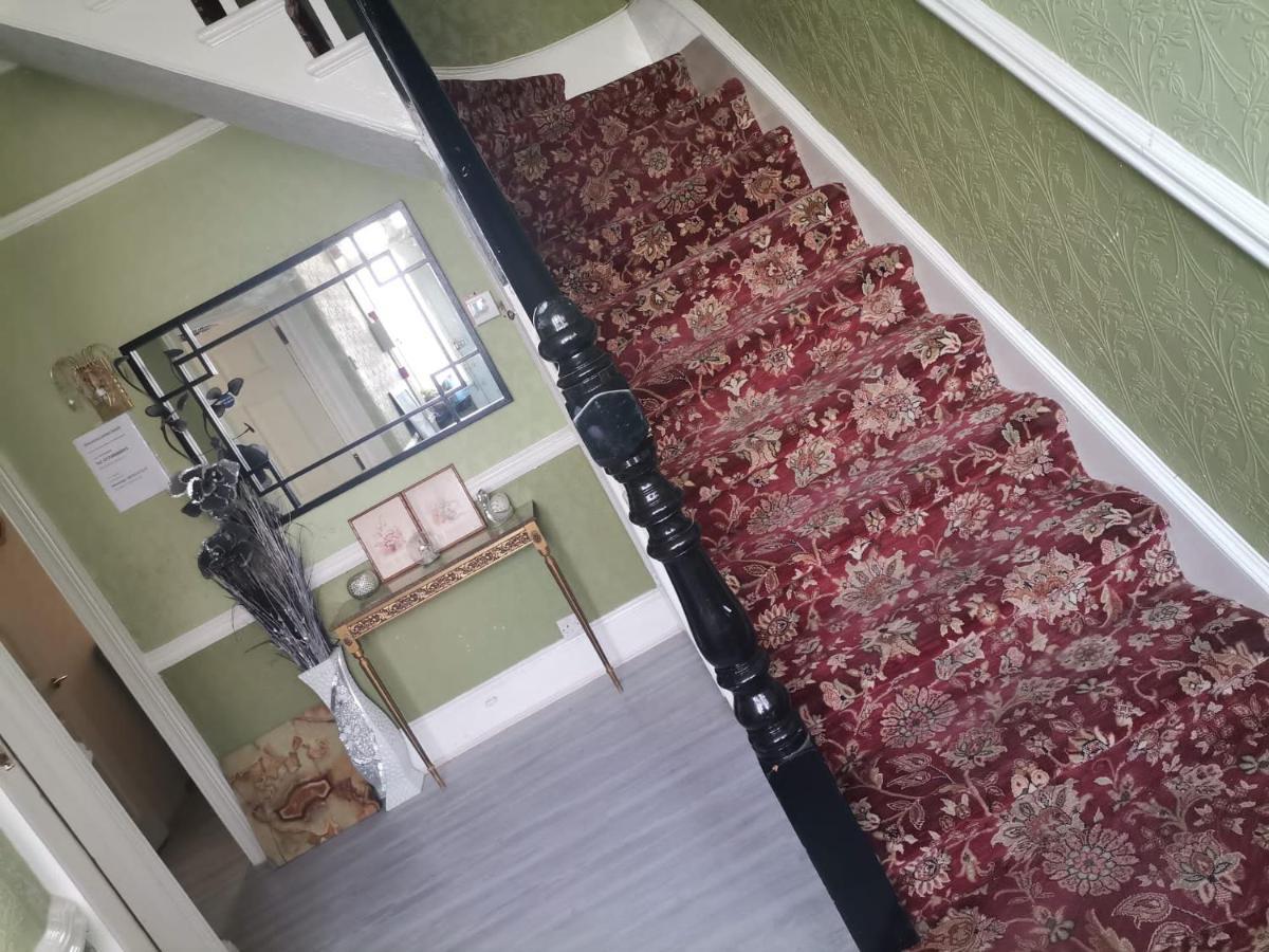 Double Room Available- London Seven Kings Seven Kings Train Station Ilford Exterior photo