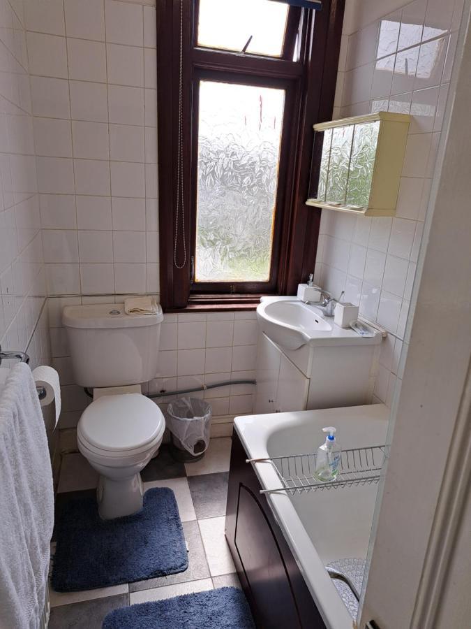 Double Room Available- London Seven Kings Seven Kings Train Station Ilford Exterior photo